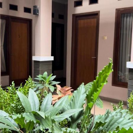 Hens Guesthouse Syariah Gadobangkong Kültér fotó