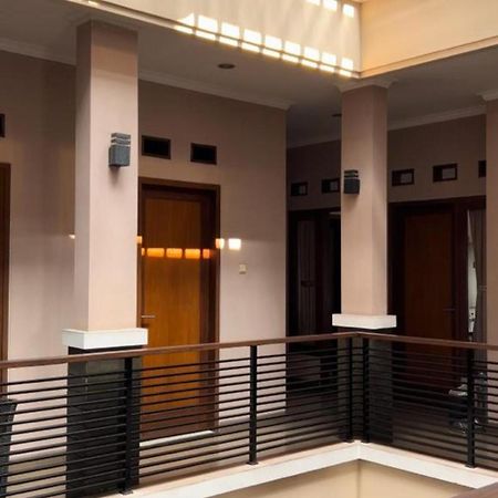Hens Guesthouse Syariah Gadobangkong Kültér fotó