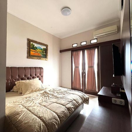 Hens Guesthouse Syariah Gadobangkong Kültér fotó