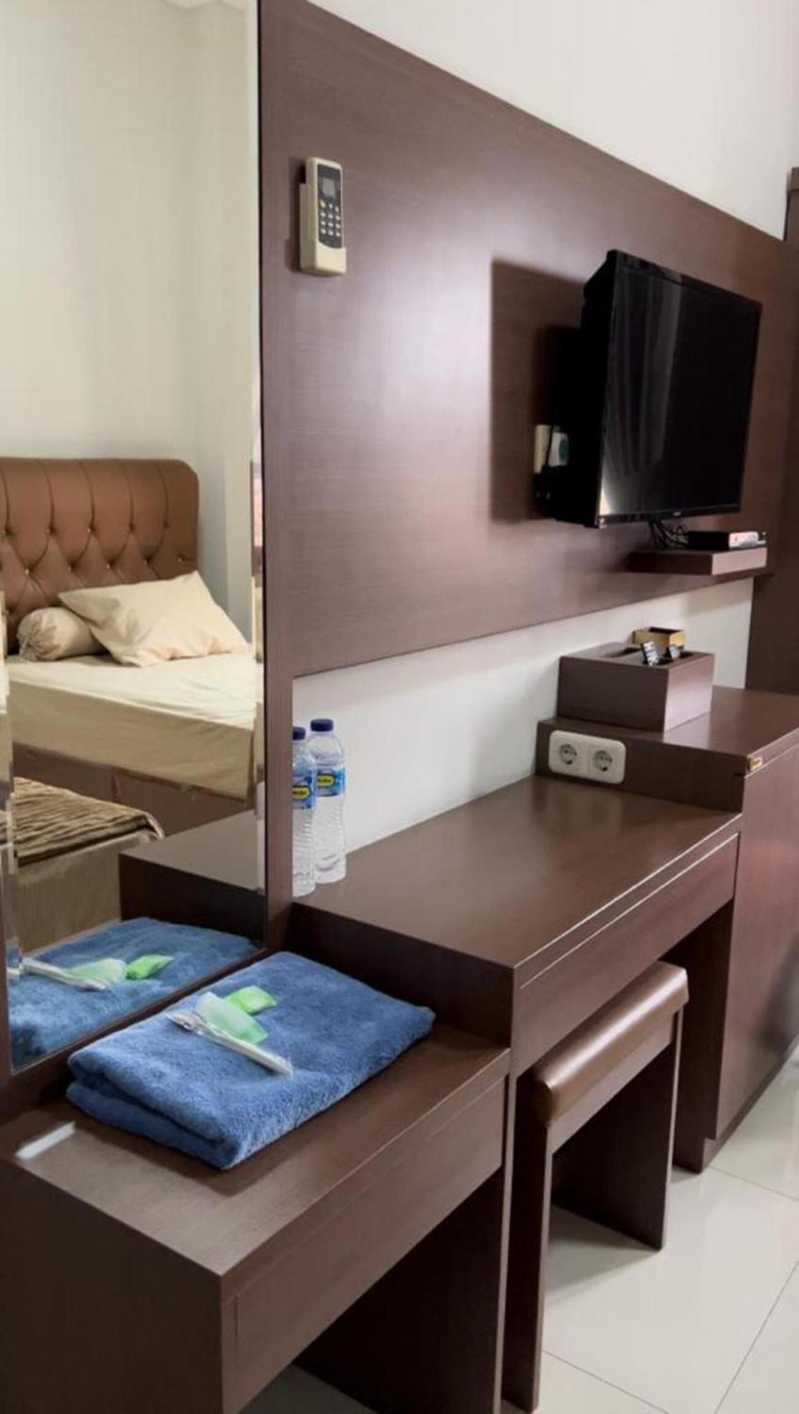 Hens Guesthouse Syariah Gadobangkong Kültér fotó
