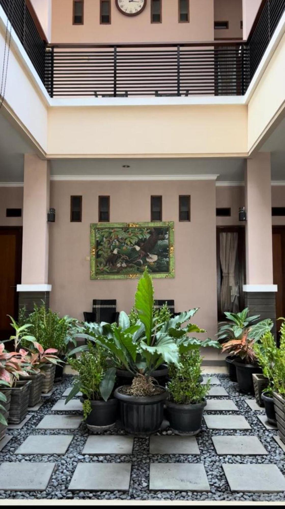 Hens Guesthouse Syariah Gadobangkong Kültér fotó