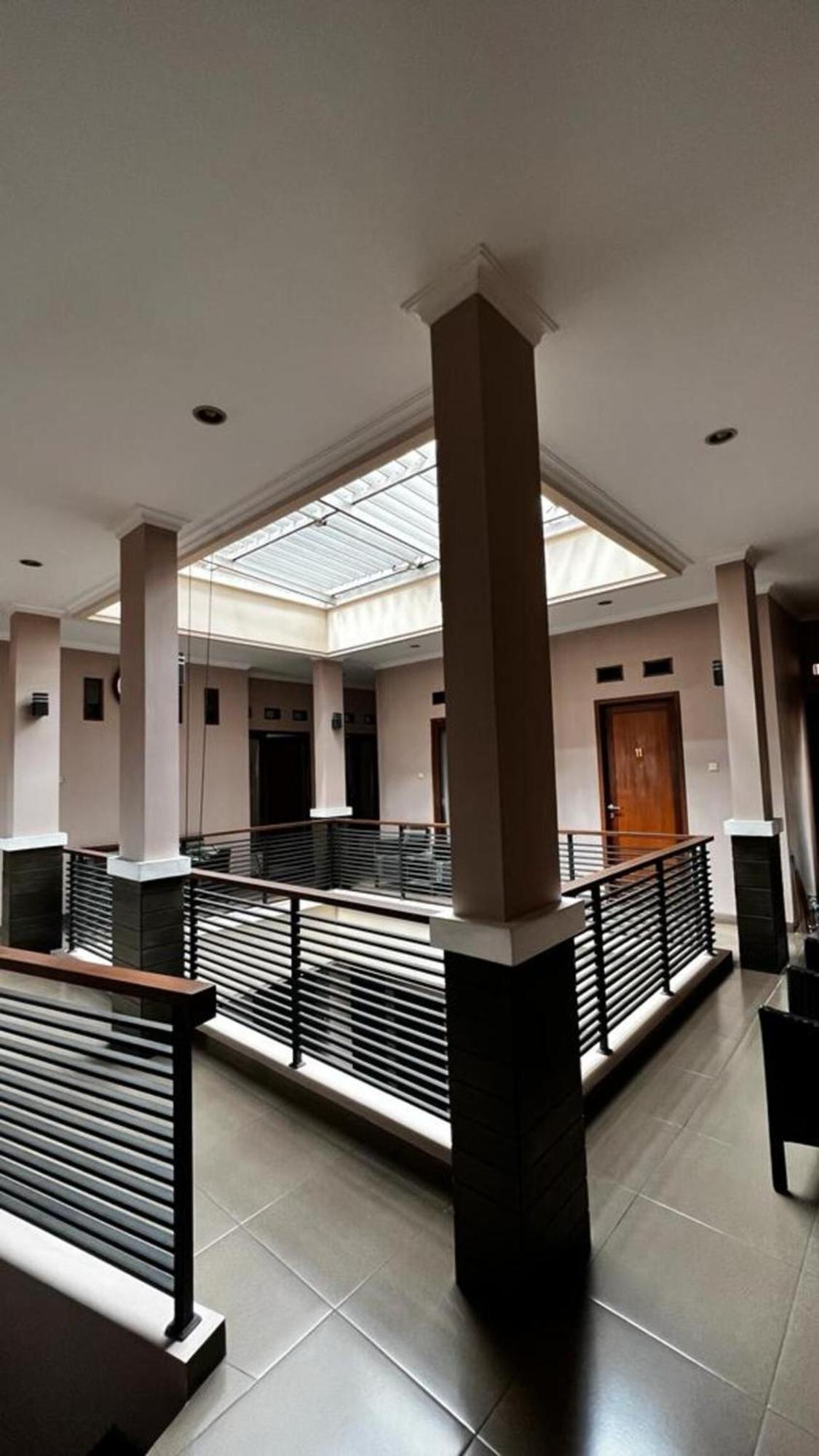 Hens Guesthouse Syariah Gadobangkong Kültér fotó