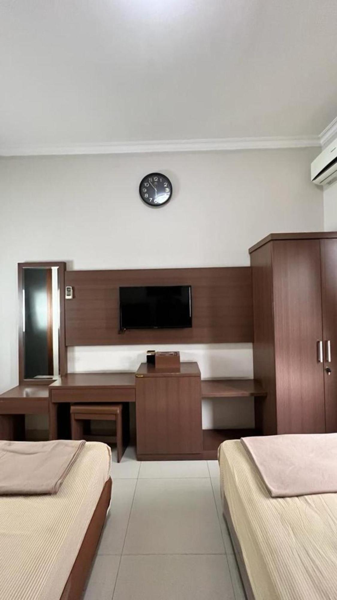Hens Guesthouse Syariah Gadobangkong Kültér fotó